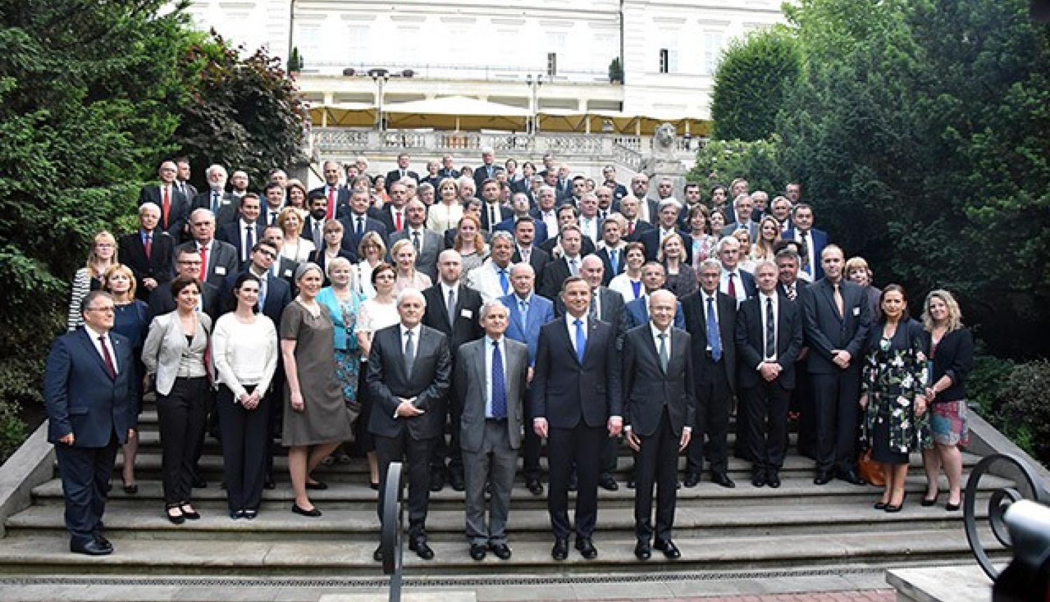 iropas Tieslietu padomju asociācijas Ģenerālās Asamblejejas dalībnieki Varšavā